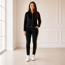 Trening dama Yalle negru din catifea, bluza cu fermoar auriu si pantaloni conici