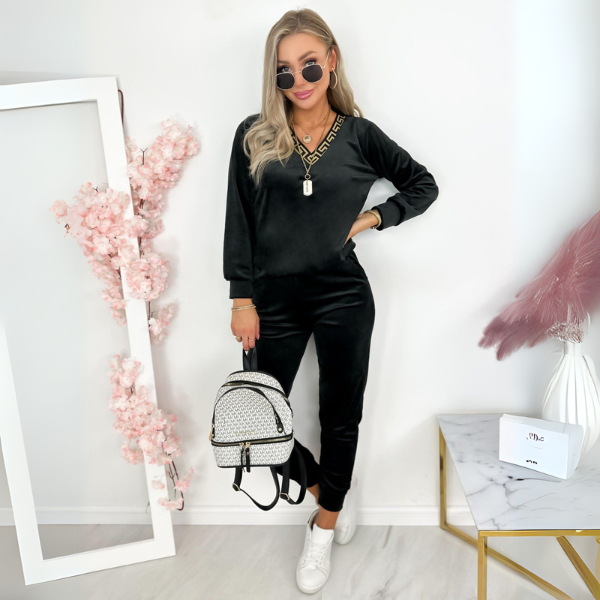 Trening COOL Negru din catifea - decolteu in V